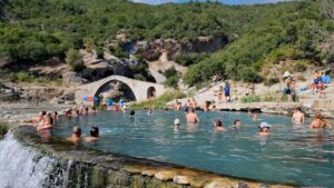 Banjat e Bënjës në Përmet destinacioni i 10 milion turistëve